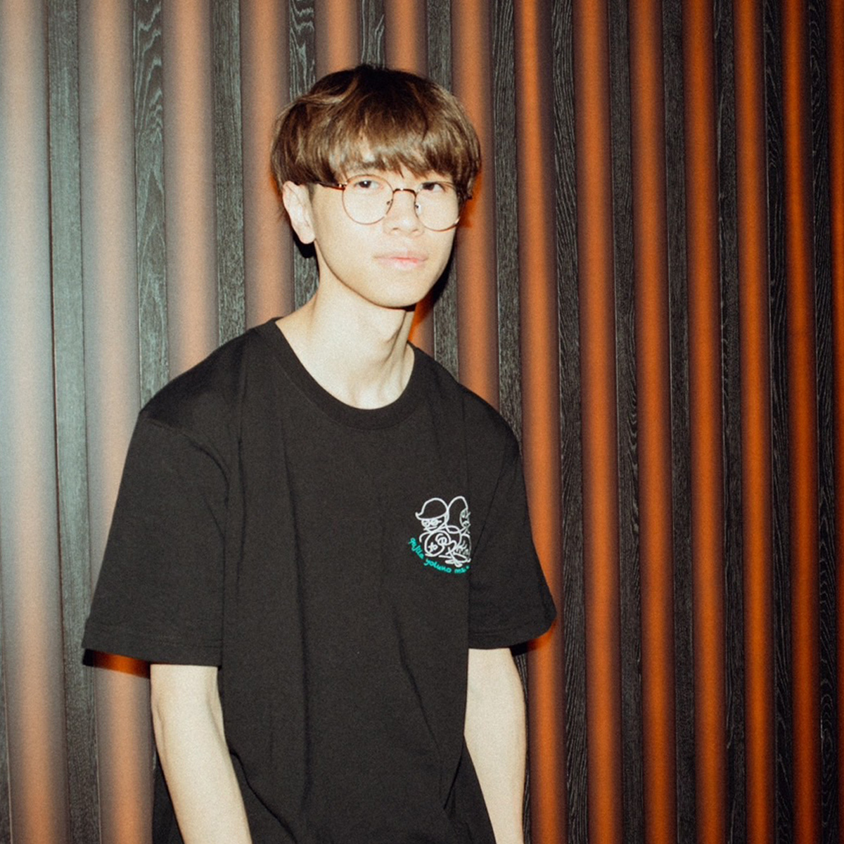 SALE]クジラ“TOON”Tシャツ ブラック | ソニーミュージック公式