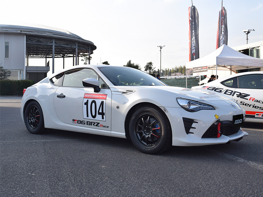 CE28 CLUB RACER II｜RAYS（株式会社レイズ）｜革新的な