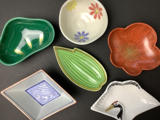 樂只苑 / 炭渓窯 白磁鶴向皿