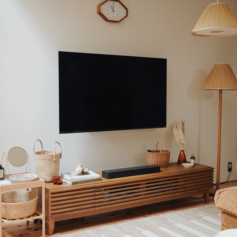 わたしの愛用品-木目と格子が美しいリビングの生活感を上手に隠す