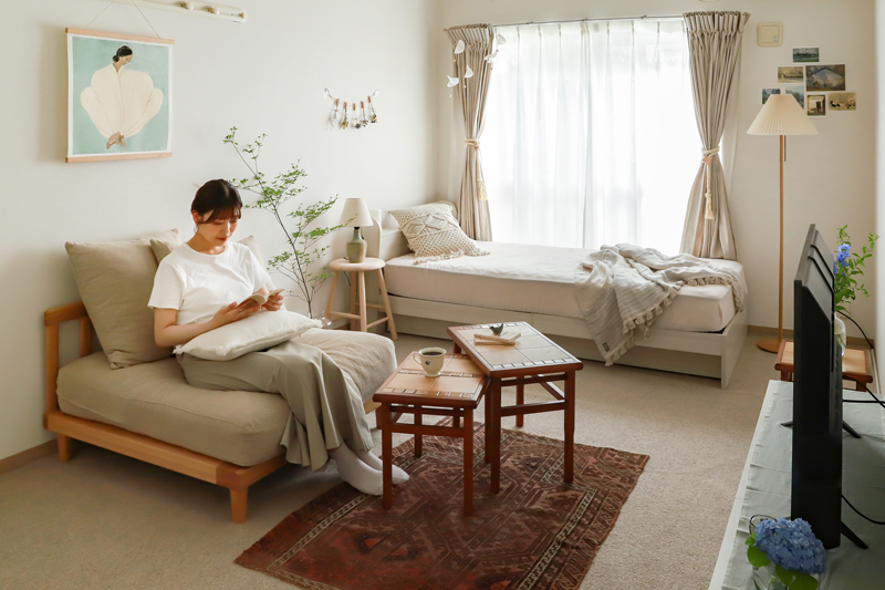 わたしの愛用品-1K8畳でも至福のくつろぎが叶う！ 1.5人掛けのソファー