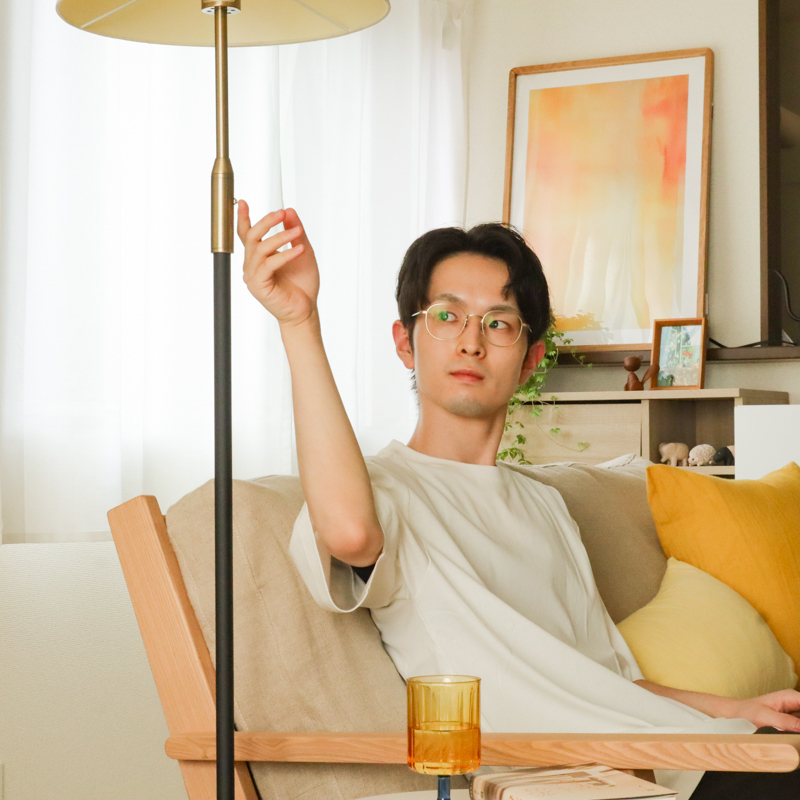 わたしの愛用品-帰宅後のくつろぎ時間が充実フロアライトDeliciaで上質