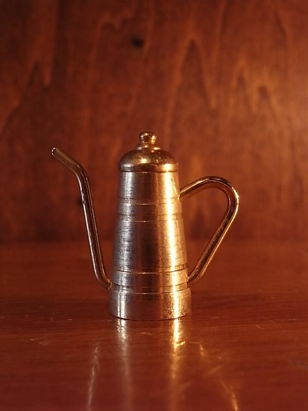 イタリア製真鍮ポット置物、ミニチュア水差し、ドールハウス小物