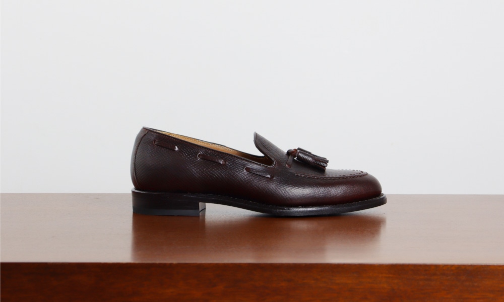 ほどよいカジュアルダウンが心地よい、タッセルローファー | 株式会社