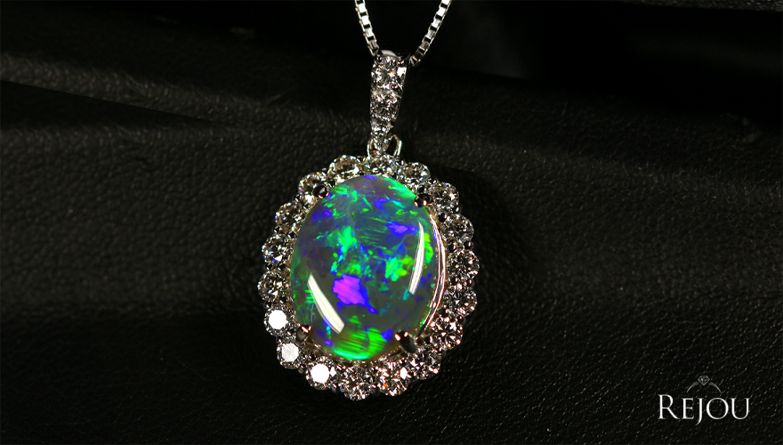 オーストラリアライトニングリッジ産ブラックオパール 約4ct