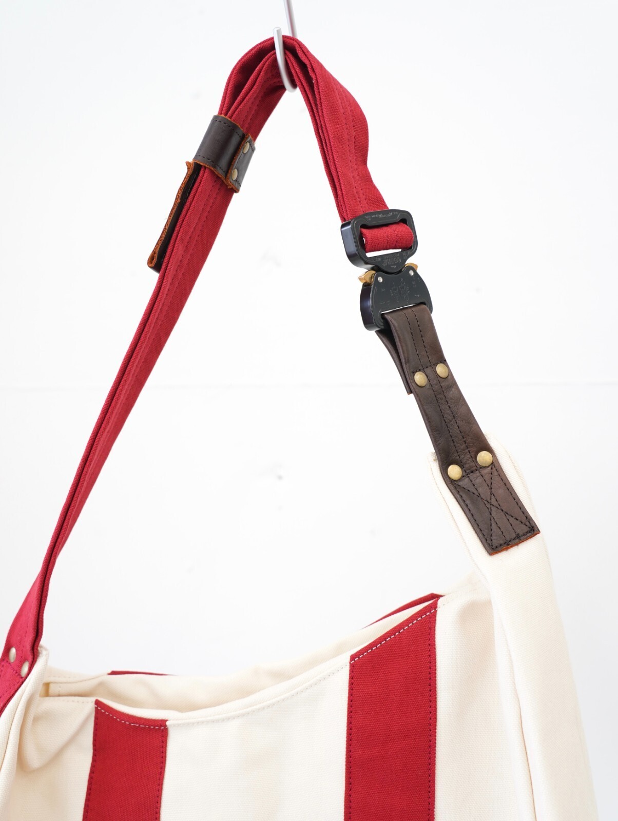 3Dカッティングメッセンジャーバッグ - コッキ レディース & メンズ