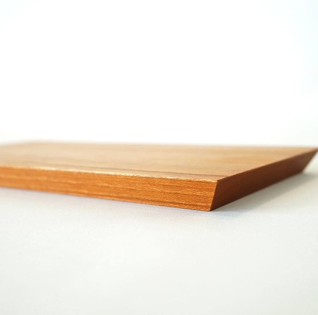不要になった家具の木材から作った 折敷 【M】お盆 トレイ 無垢材