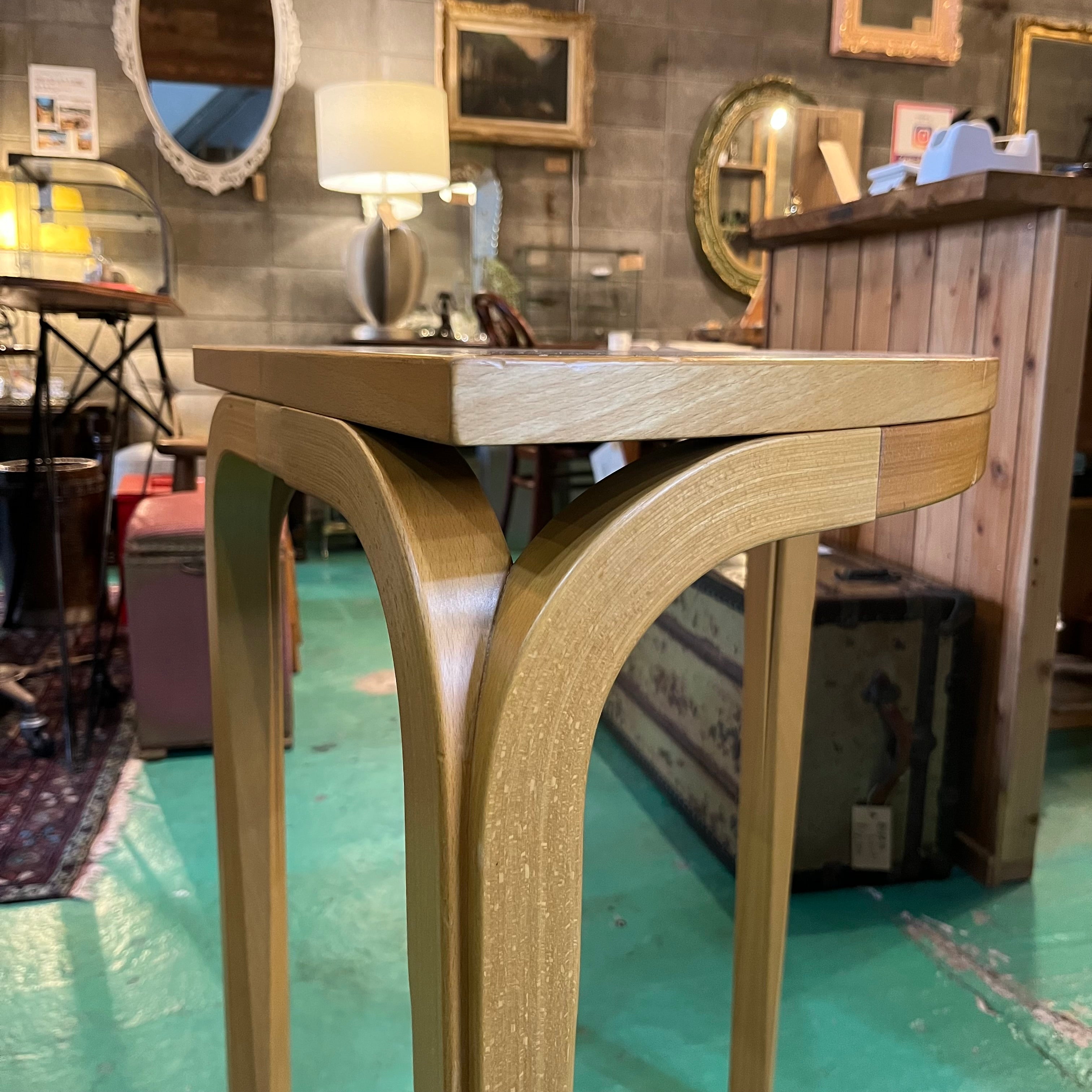 マグナス・オルセン / MAGNUS OLESEN コーナーコンソールテーブル 中古