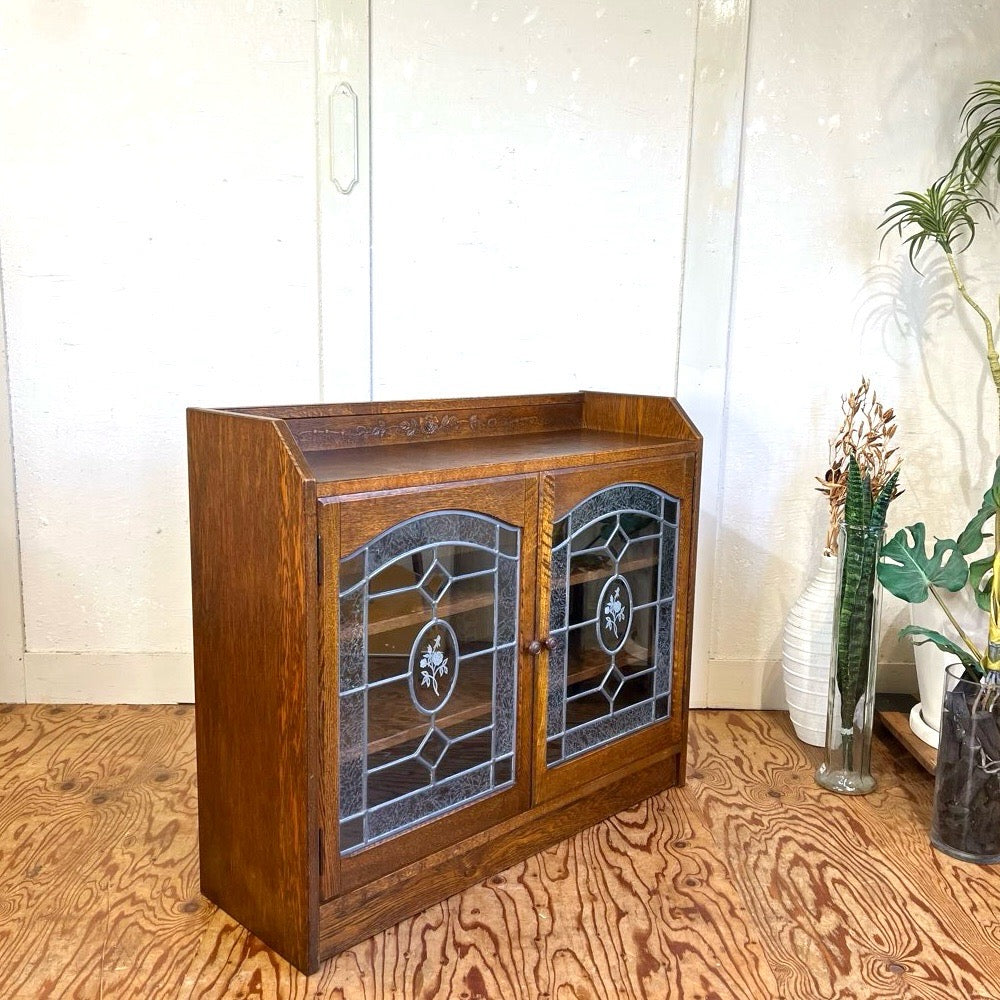 カントリーハウス 三越ブルージュ ステンドグラス扉のサイドボード