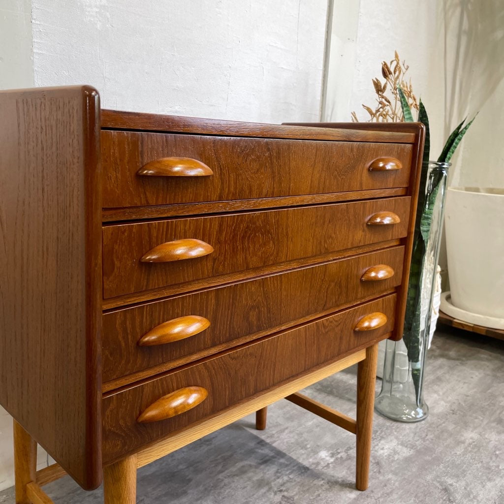 北欧デンマーク 4段ミニチェスト チーク材 ヴィンテージ 中古 小ぶり