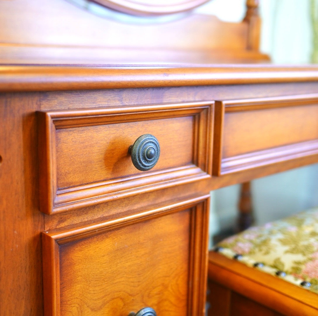 横浜ダニエル ドレッサー 収納付スツール付 化粧台 中古 カバ桜 国産