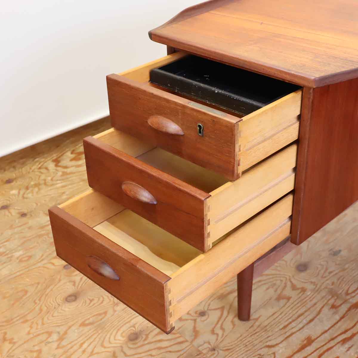 片袖デスク チーク材 机 デンマーク製 北欧 ヴィンテージ