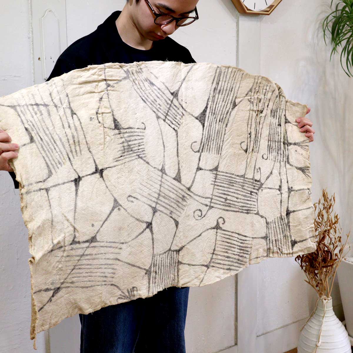 タパクロス 樹皮布 アフリカ 民族 ムブディ族 プリミティブ 手仕事