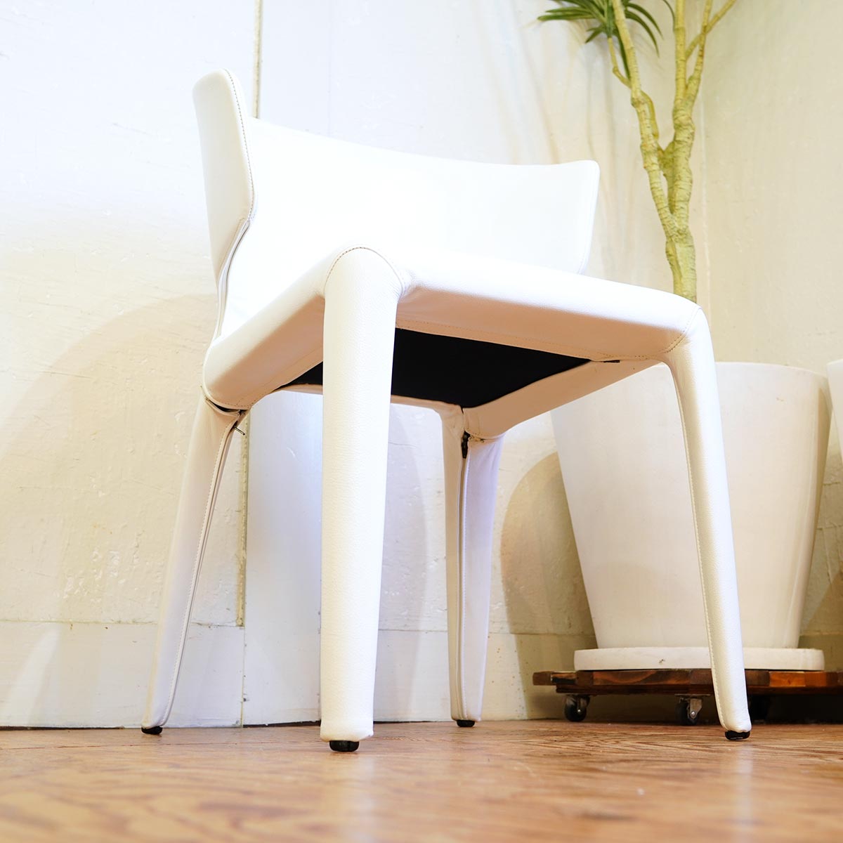 カッシーナ / Cassina 367 HOLA オラ アームチェア 革 白 ホワイト