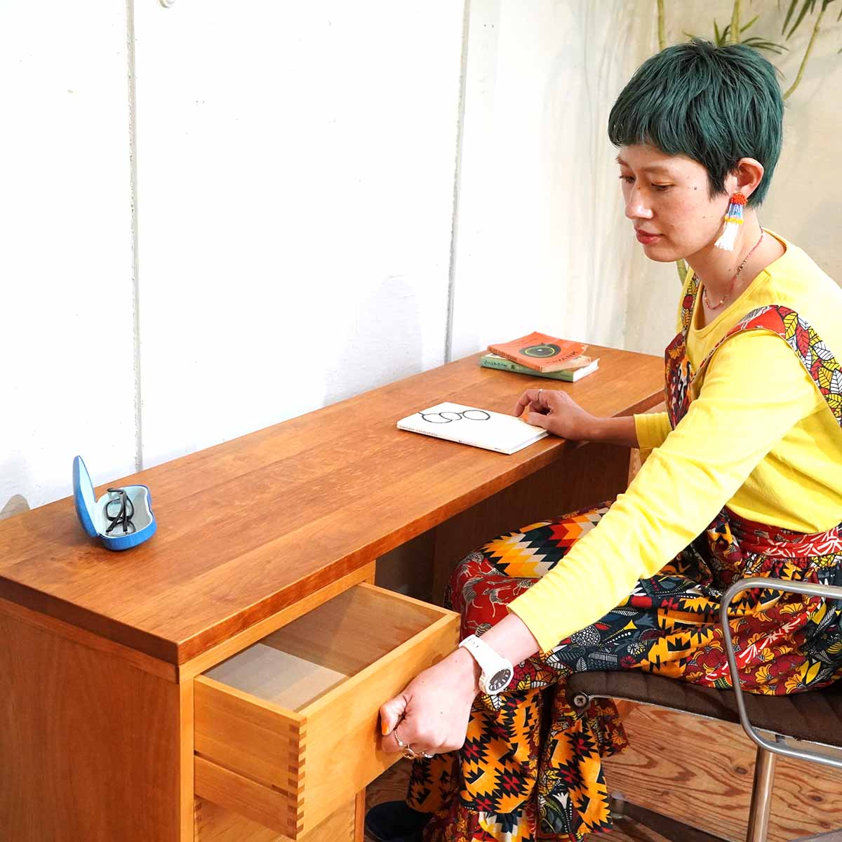 イクスス / ikususu 両袖机 デスク 中古 アルダー材 無垢材 奥行き浅い