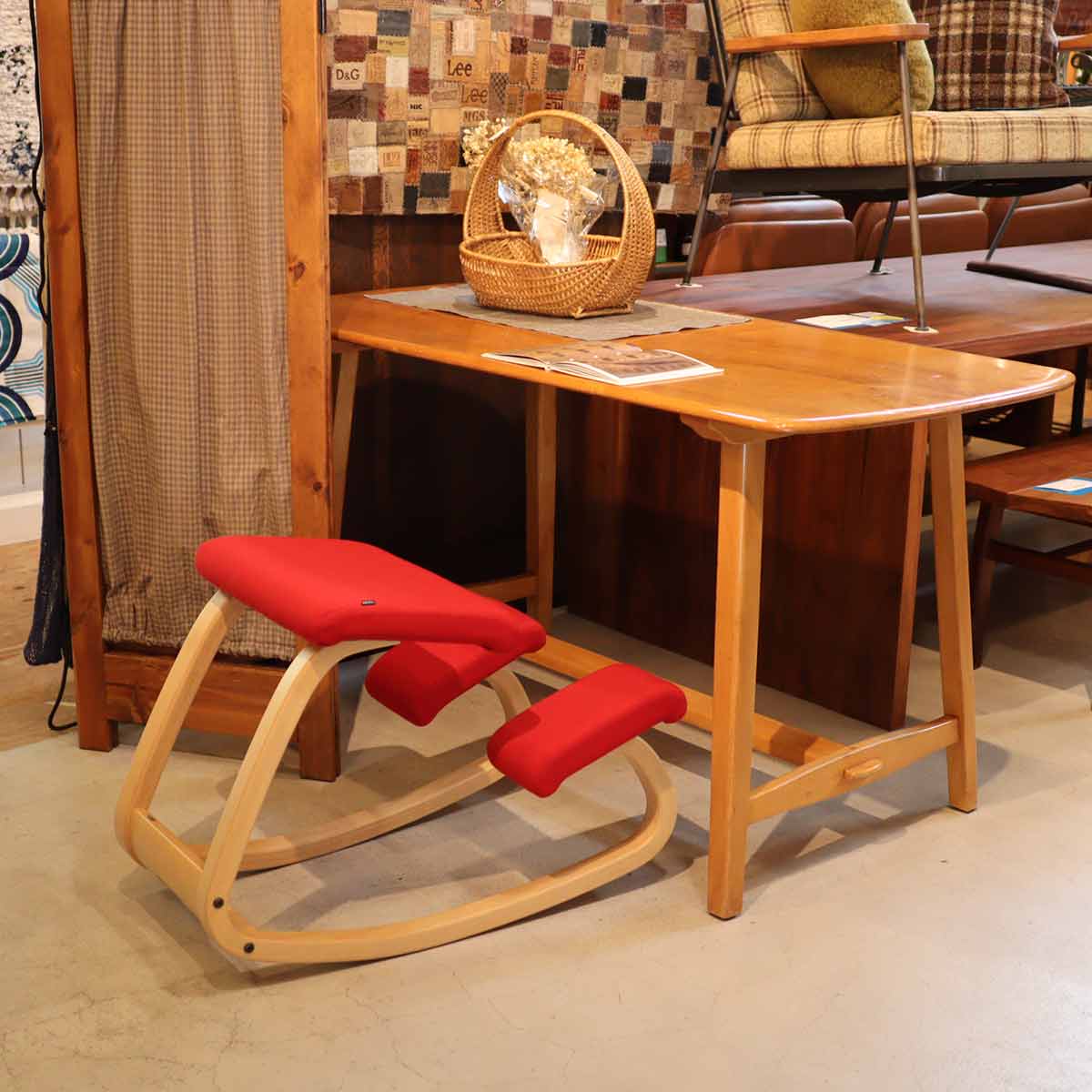 ヴァリエール / VARIER バリアブル / VARIABLE バランスチェア 赤