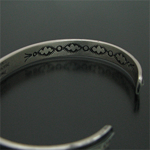 ナバホ族 Michael Roanhorse コンテンポラリー バングル 【送料無料】