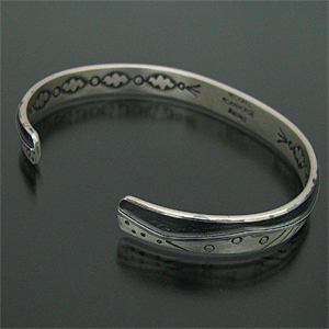 ナバホ族 Michael Roanhorse コンテンポラリー バングル 【送料無料】