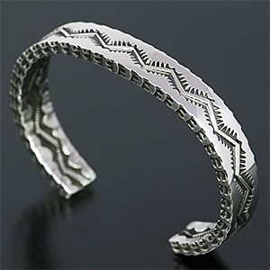 ナバホ族 Sunshine Reeves 4面スタンプ バングル 【送料無料】