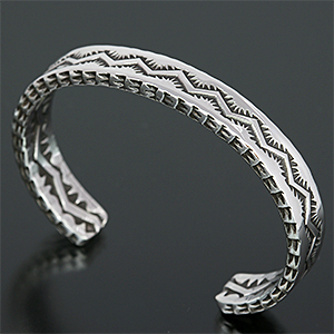 ナバホ族 Sunshine Reeves 4面スタンプ バングル 【送料無料】