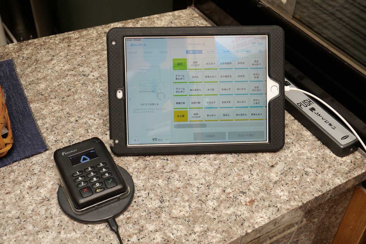 レジ待ち改善のため「Airレジ」2台体制に。トラブル回避にも効果【中小