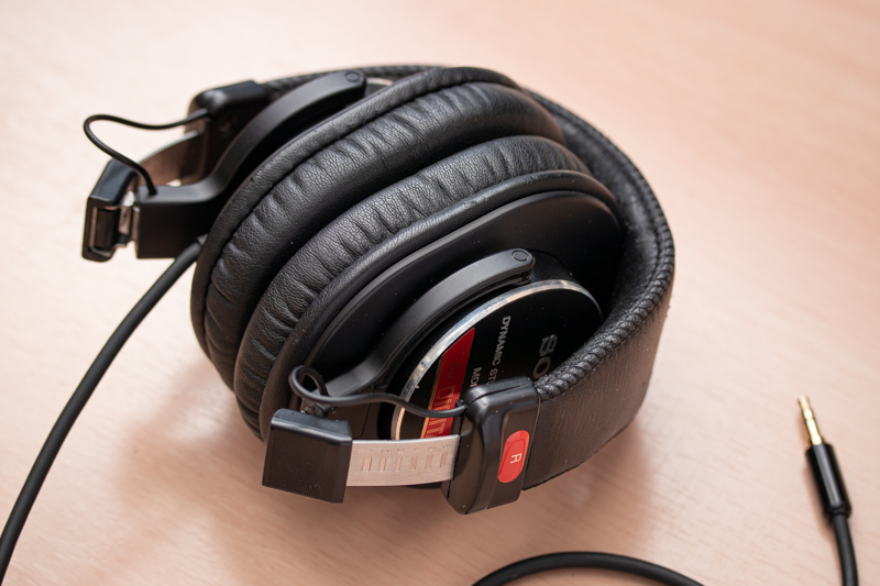 ソニーのヘッドホン「MDR-CD900ST」を折り畳み式に改造【いつモノコト