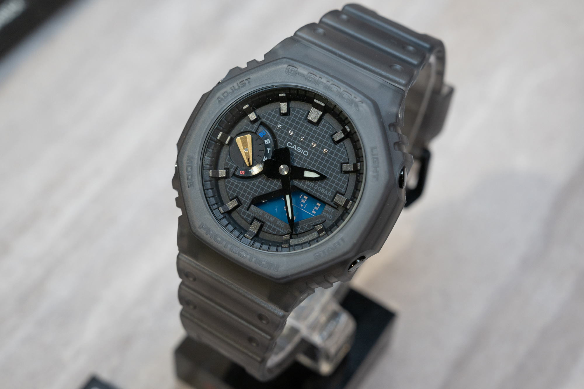 G-SHOCK、仏ストリートブランドFUTURとコラボ - Impress Watch