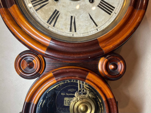 昔懐かしいアンティーク柱時計をお届け|WATERBURY