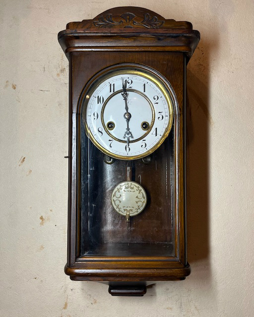 昔懐かしいアンティーク柱時計をお届け|WATERBURY