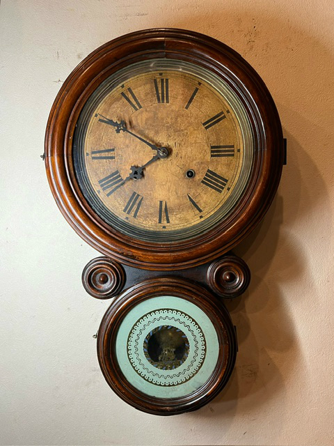 昔懐かしいアンティーク柱時計をお届け|WATERBURY
