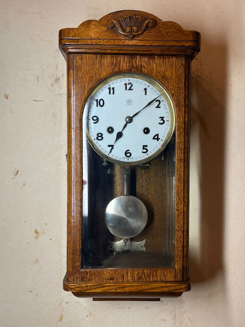 昔懐かしいアンティーク柱時計をお届け|WATERBURY