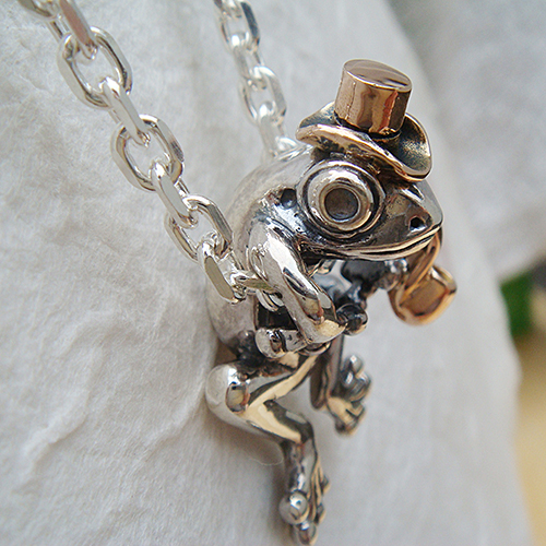 蛙の紳士ペンダント'零八-カエルネックレス かえるシリーズ silver925