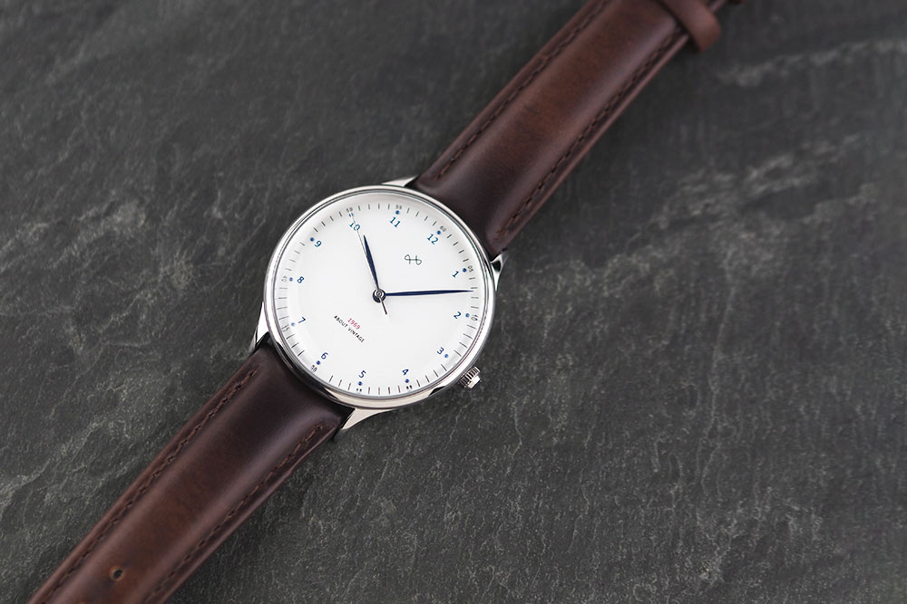 AV86 1969 Vintage Silver