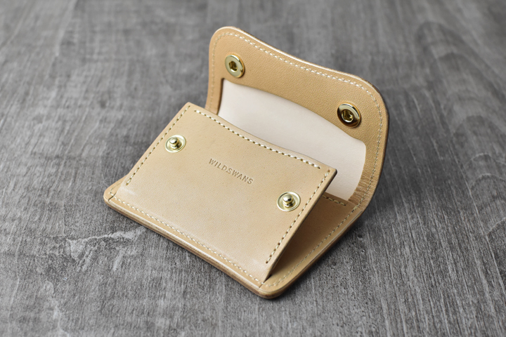 フルグレインブライドルレザーの特別カラーを用いた革小物についての