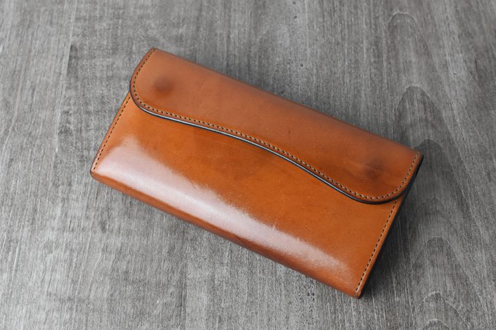 フルグレインブライドルレザーの特別カラーを用いた革小物についての