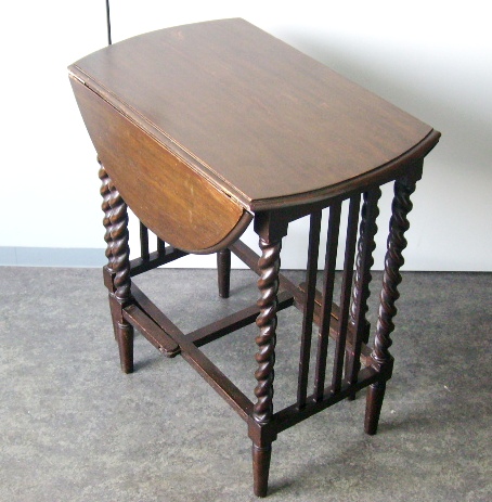 ゲートレッグ・テーブル