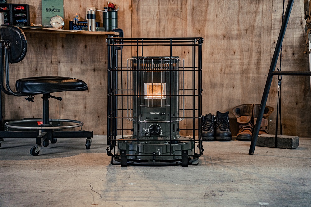 自衛隊仕様を再現した対流形石油ストーブ『宿営暖房I型』の先行予約