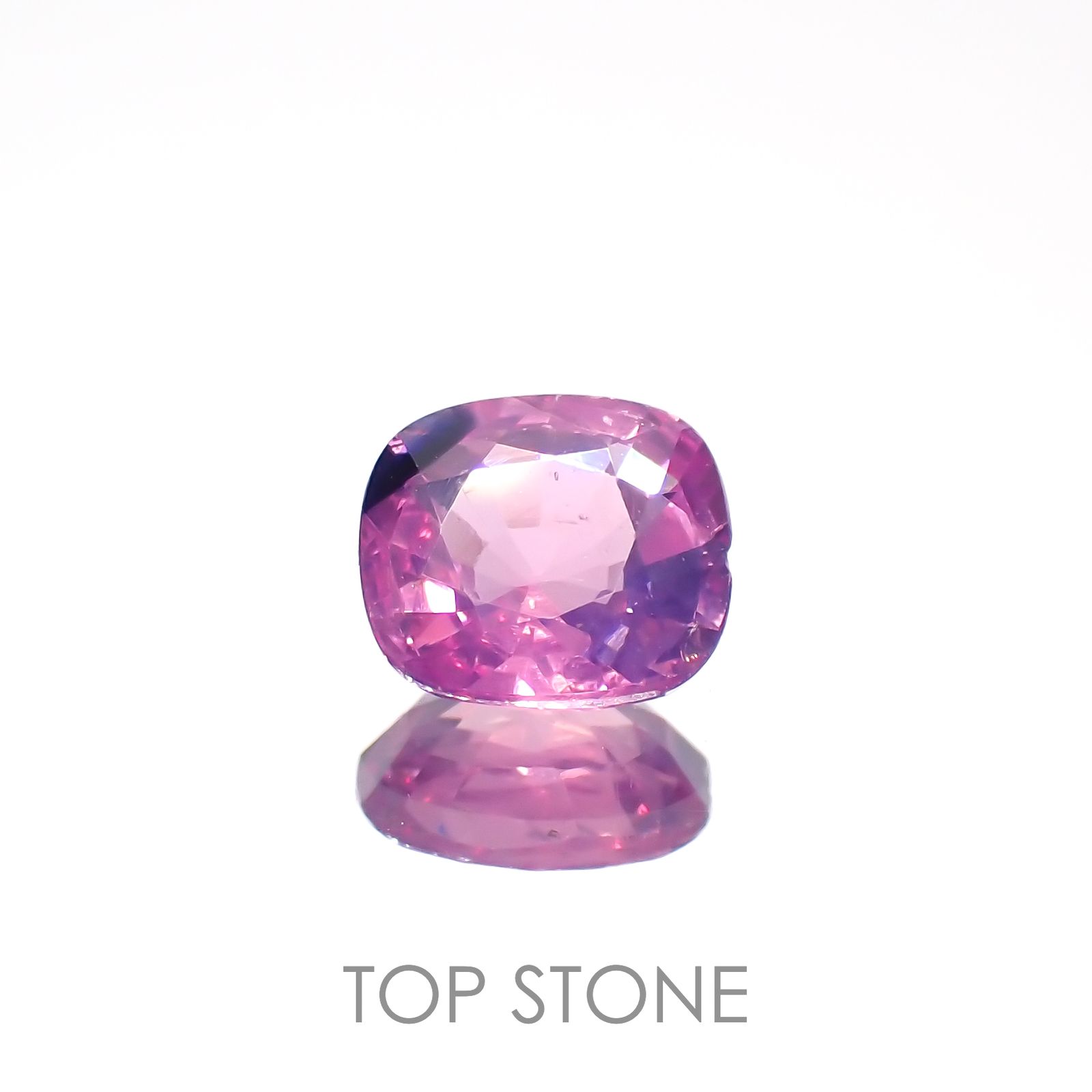 シルキーピンクサファイア 非加熱 ベトナム産 0.93ct / 5.9x5.4mm前後