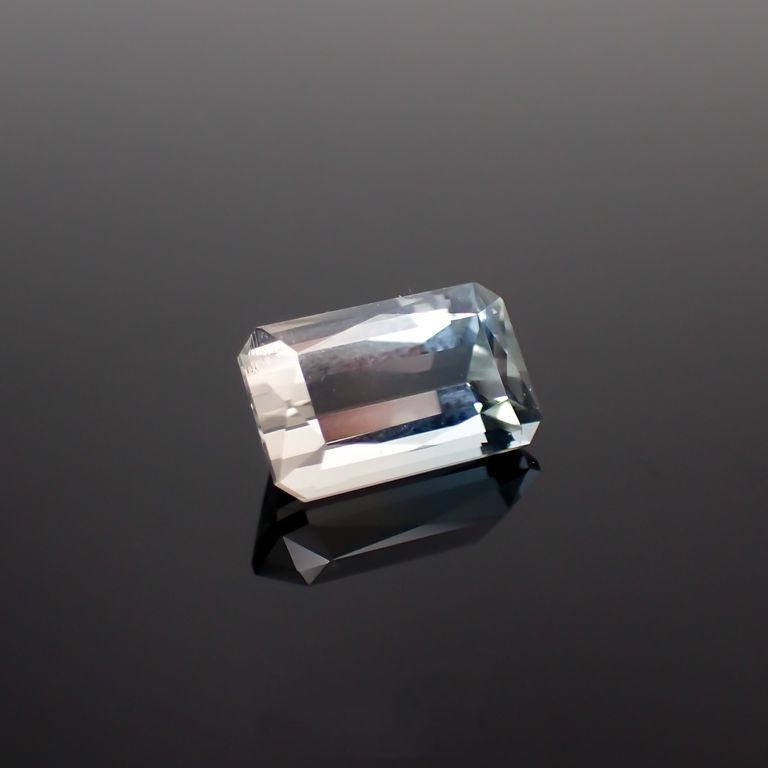 バイカラートパーズ(宝石名バイカラー・トパーズ)ウクライナ産 ソ付(彩