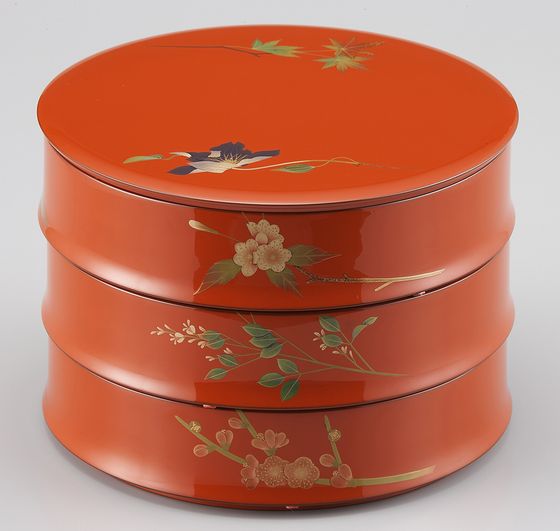 丸三段重・四季草花蒔絵 825,000円（税込） | 輪島塗の塗師屋 輪島漆器
