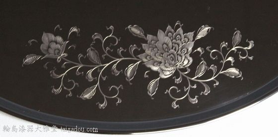 屠蘇器重箱揃い 黒・唐草沈黒 660,000円（税込） | 輪島塗の塗師屋