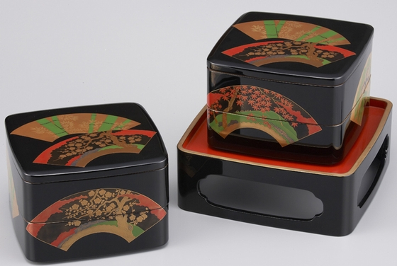 屠蘇器・重箱セット 地紙扇面蒔絵 2,750,000円(税込） | 輪島塗の