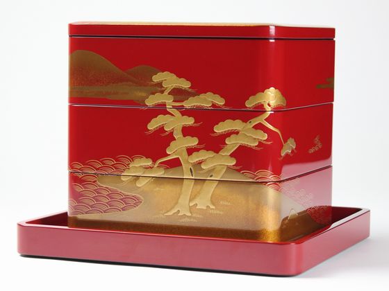 三段重箱 朱・州浜雅蒔絵（6.5寸）1,078,000円（税込） | 輪島塗の