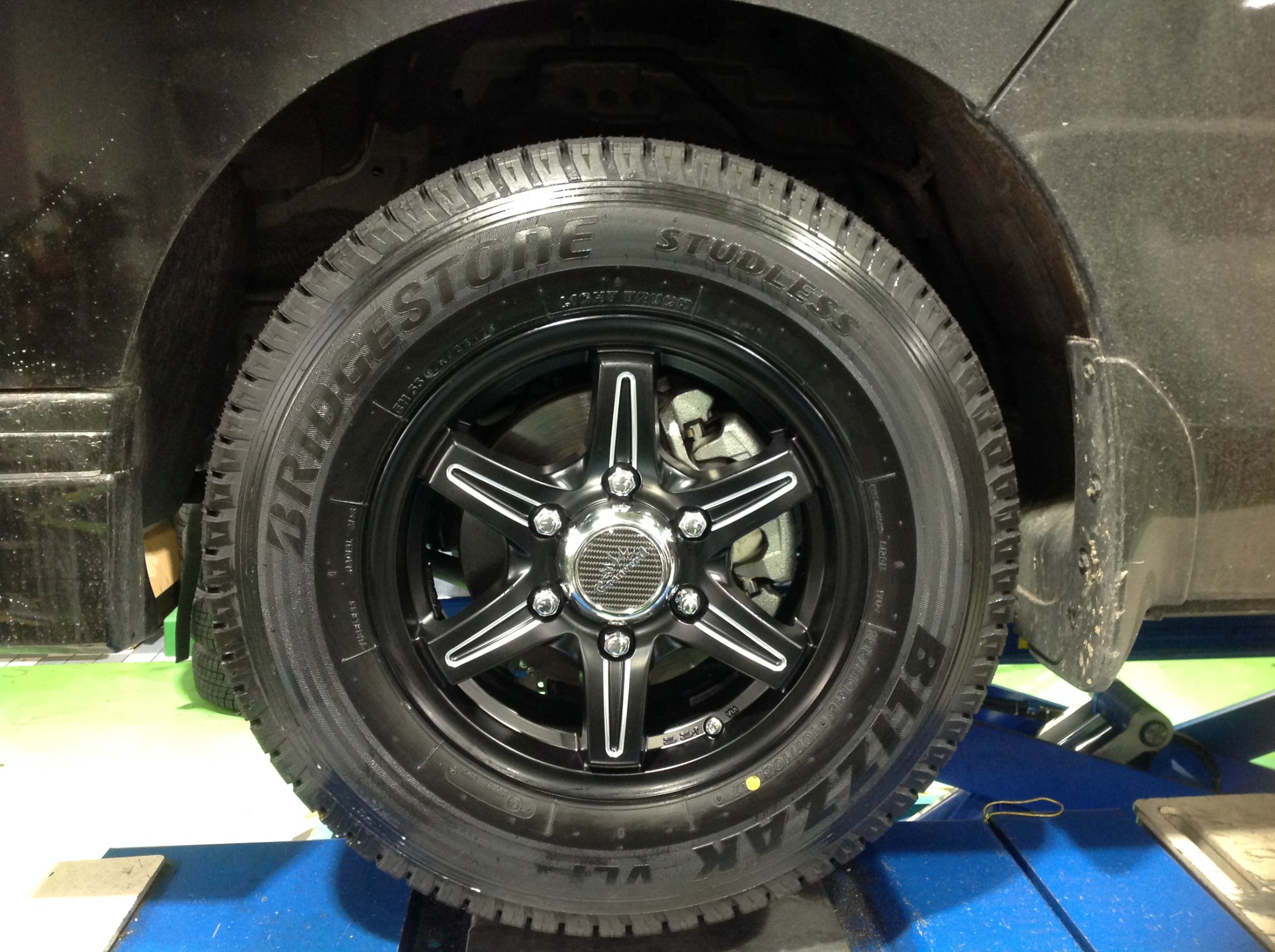 日産 NV350キャラバン スタッドレスタイヤ取付♪ | 店舗おススメ情報