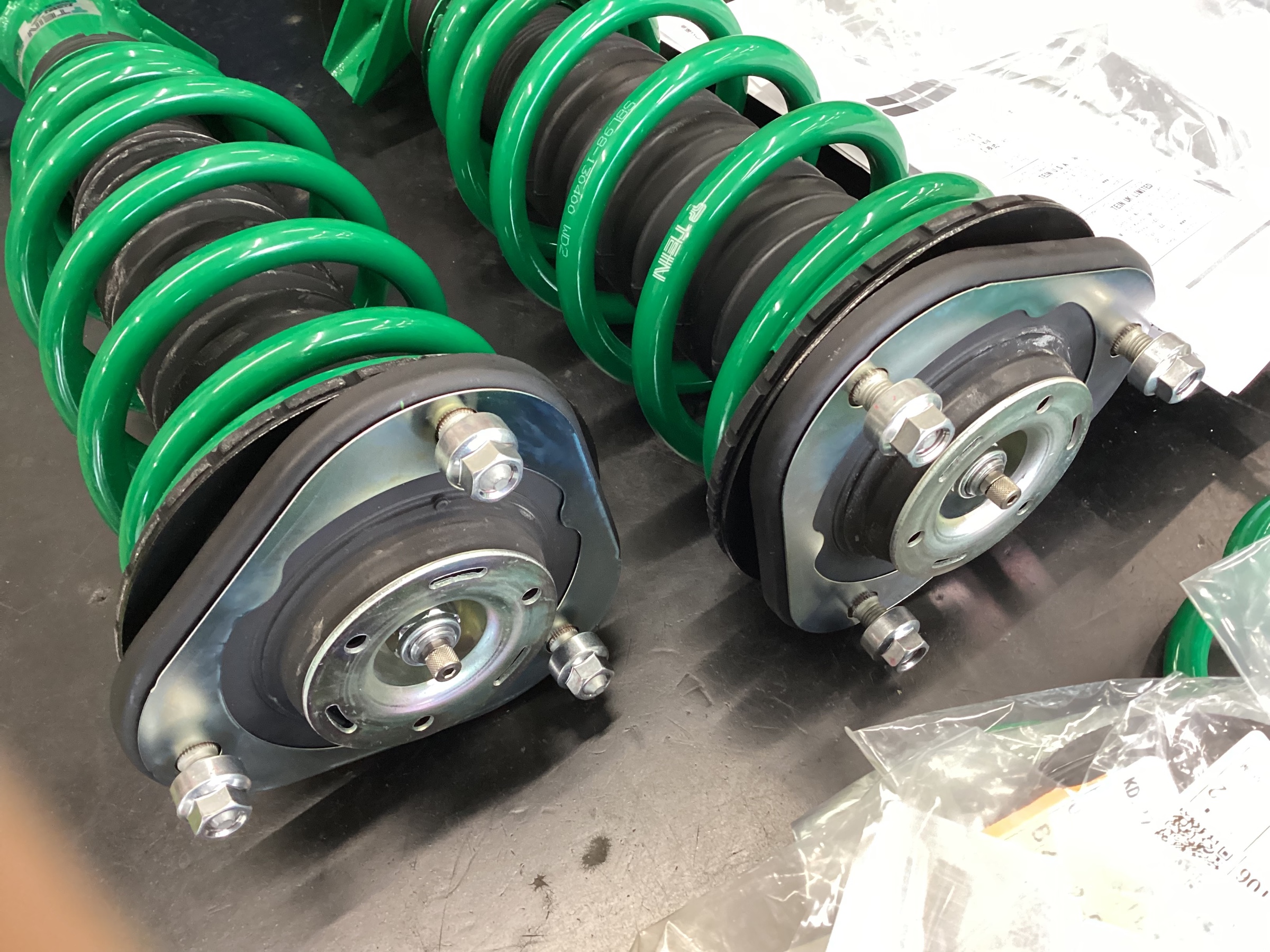 マークXジオ（ANA10）車高調は車高調でも “ネジ式” です！ | 店舗お