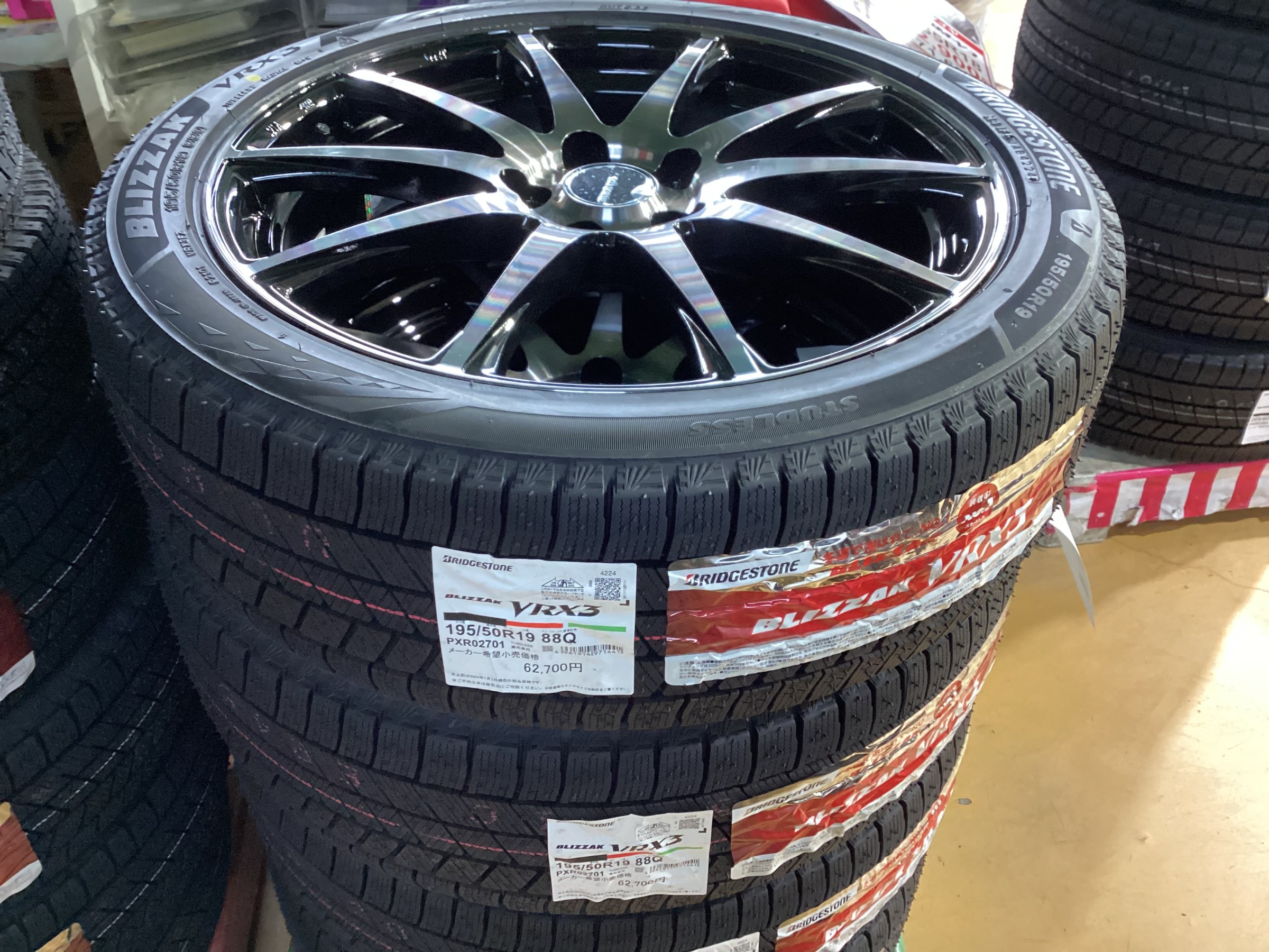 作業事例】「トヨタ・プリウス」スタッドレスタイヤホイールセット装着