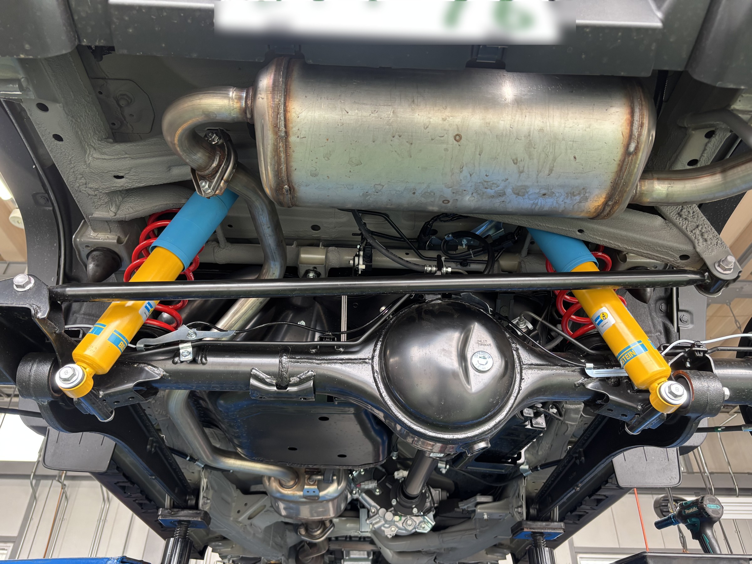 スズキ ジムニーシエラに津田レーシングDAMSELユーロサスペンション