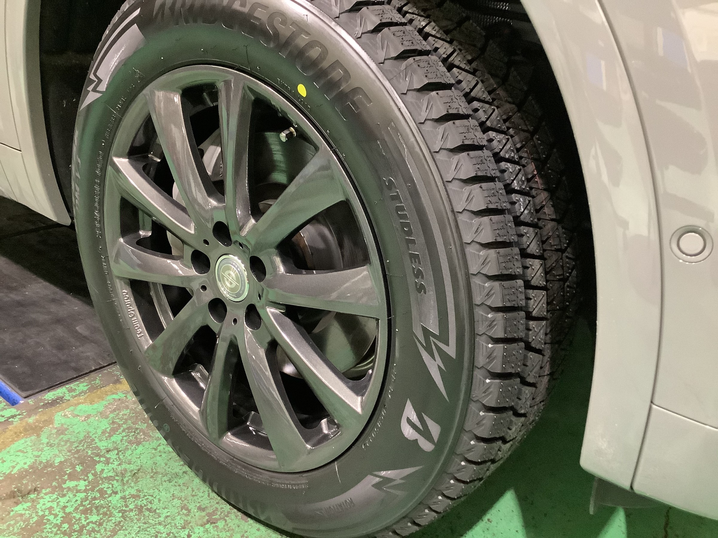 アウディQ5 スタッドレスタイヤセット | 店舗おススメ情報 | タイヤ館