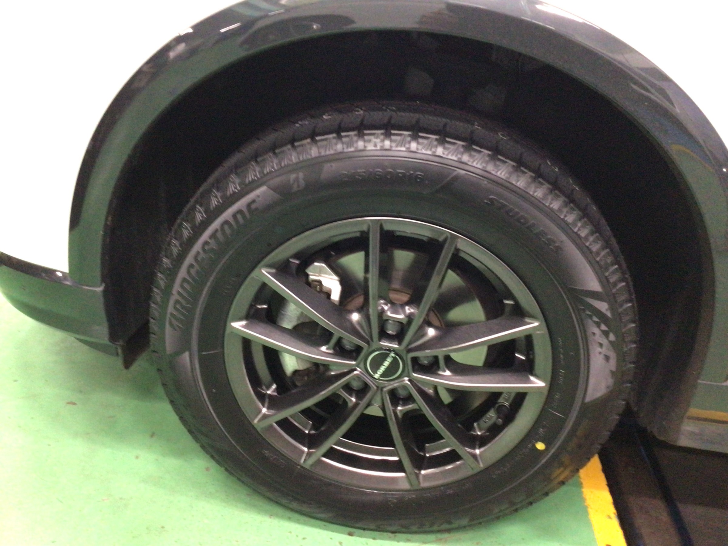 アウディ Q2 スタッドレスタイヤホイールセット取り付け | 店舗お