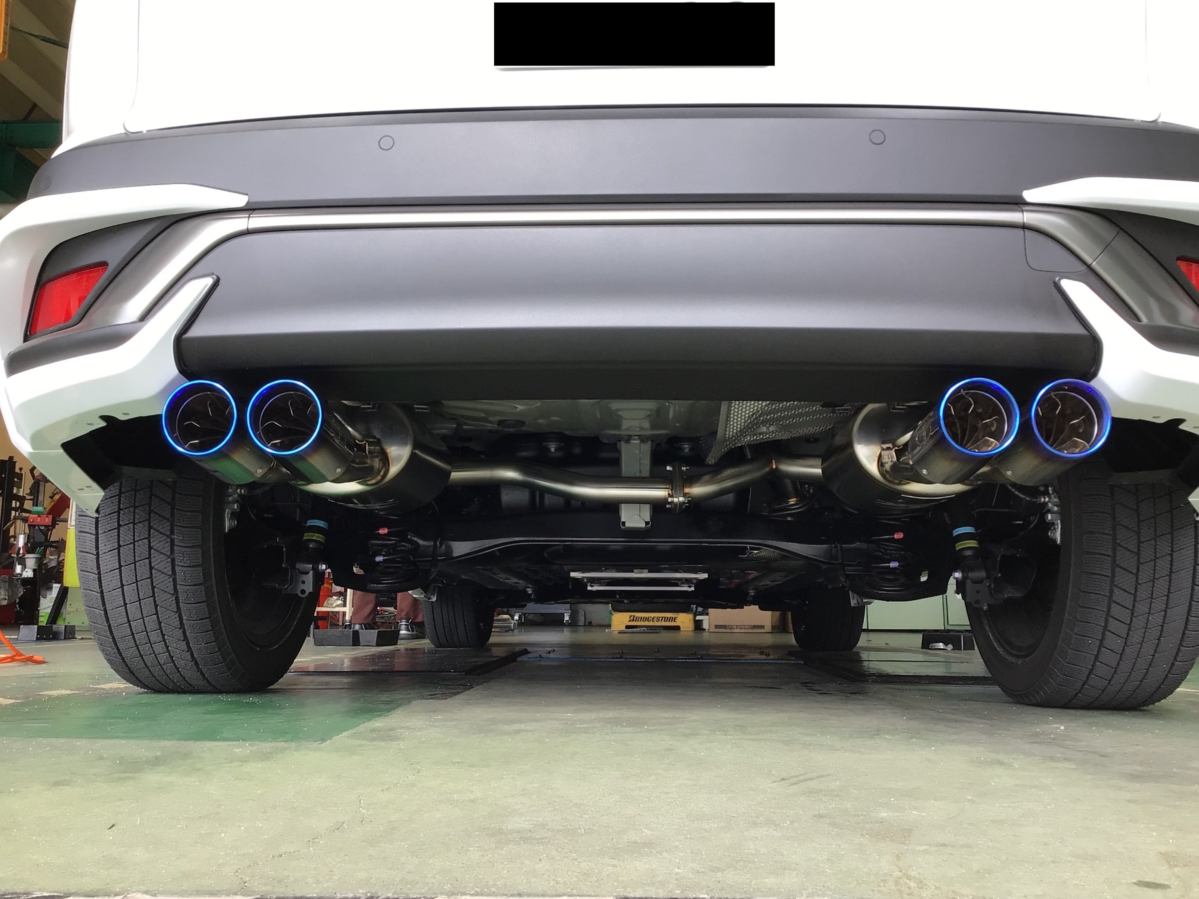 カローラクロス ZVG11型 マフラー交換 | 店舗おススメ情報 | タイヤ館